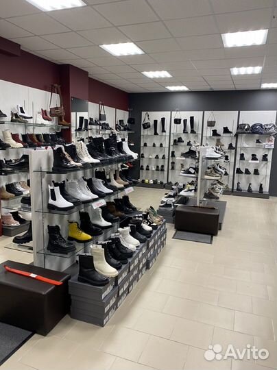 Продавец в магазин обуви