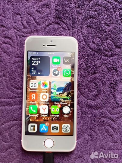 Телефон iPhone SE