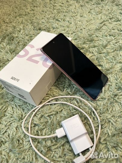 Телефон Samsung s20fe
