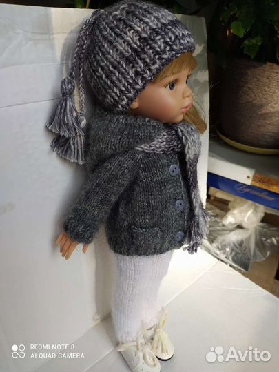 Вязаная кофточка с капюшоном и кармашкаии