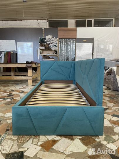 Кровать угловая