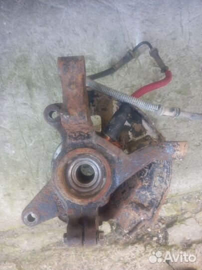 Киа Спектра правый поворотный кулак