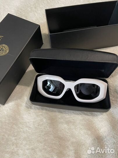 Солнцезащитные очки Versace