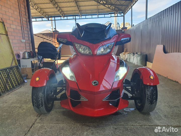 Трицикл BRP Can-Am Spyder RTS