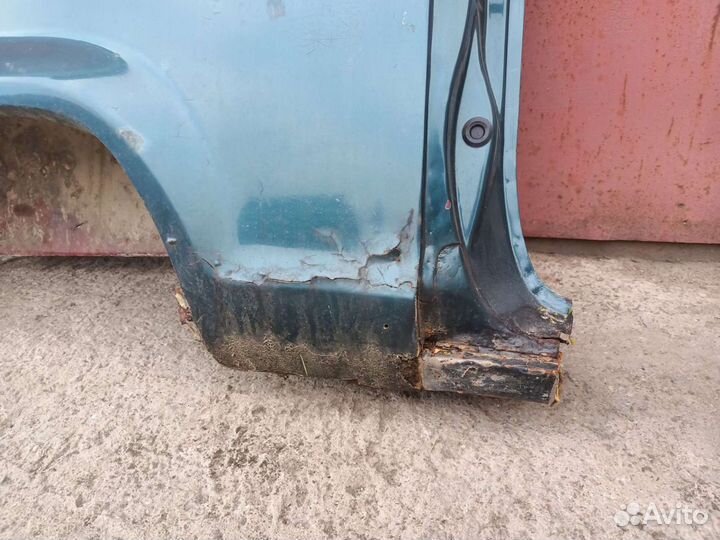 Заднее правое крыло Ford Bronco 2