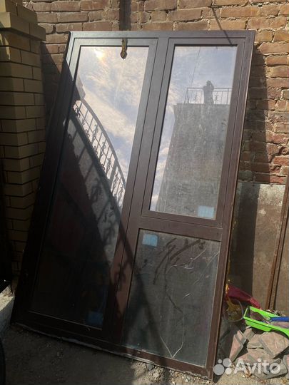 Дверь алюминиевая со стеклом