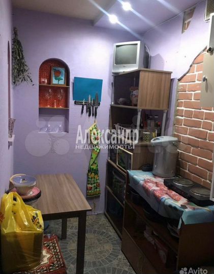 Комната 17 м² в > 9-к., 2/9 эт.