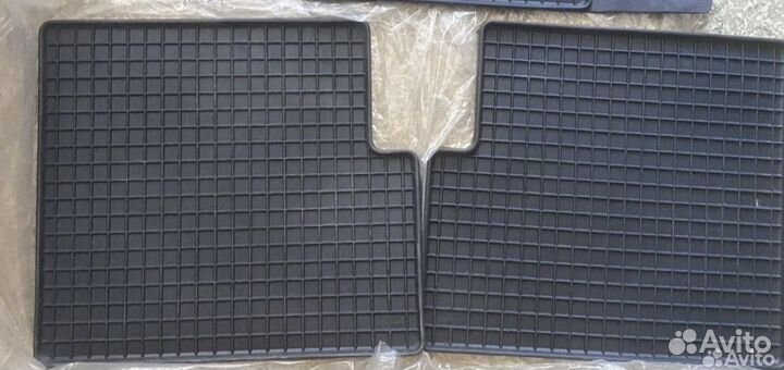 Коврики ризиновые оригинал Гелик)не комлект