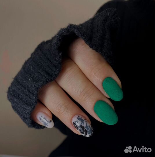 Модель на маникюр