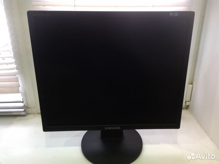 Samsung SyncMaster 943n (19'')
