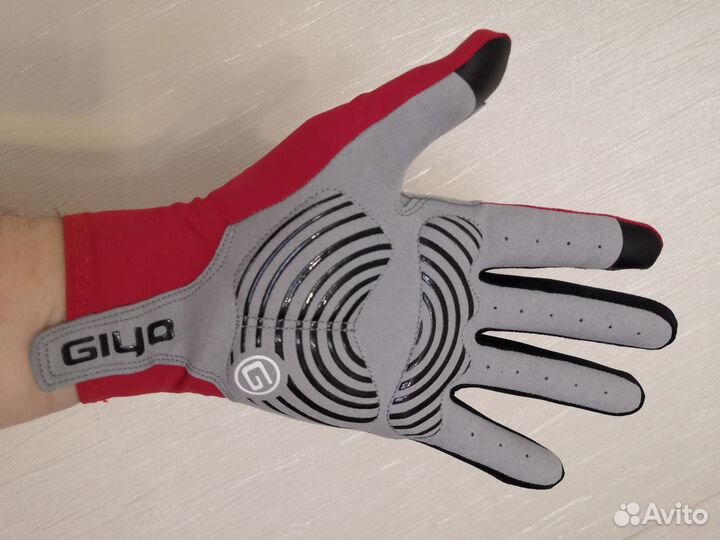 Спортивные перчатки