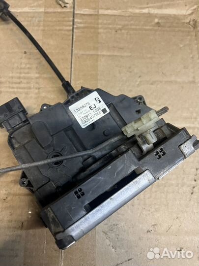 Замок внутренний правый Opel Corsa D