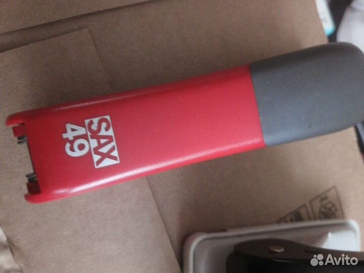 Дырокол Laco и степлер SAX 49