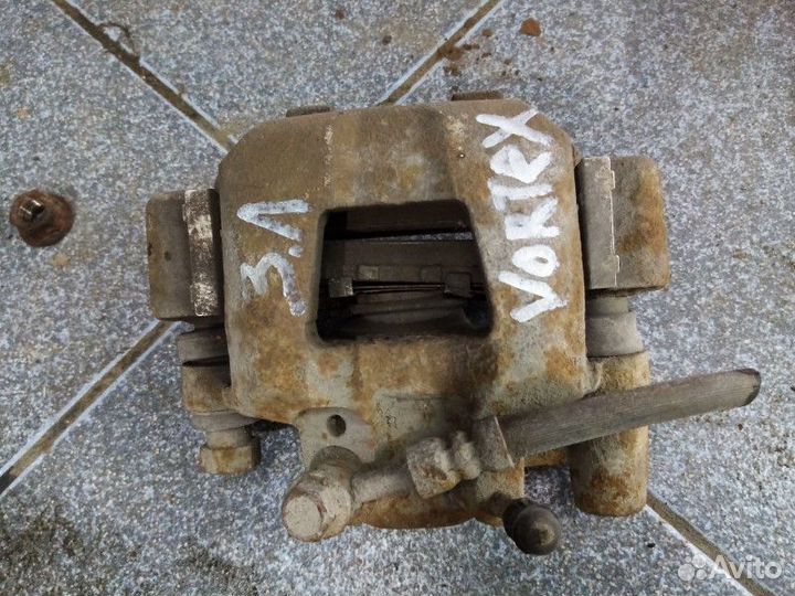 Суппорт задний левый Chery Fora (A21)