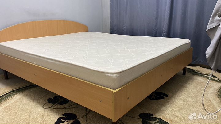 Продам двухспальную кровать бу 1600х2000
