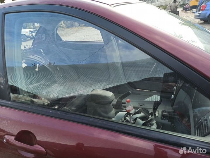 Kia Cerato 1 стекло двери передней правой