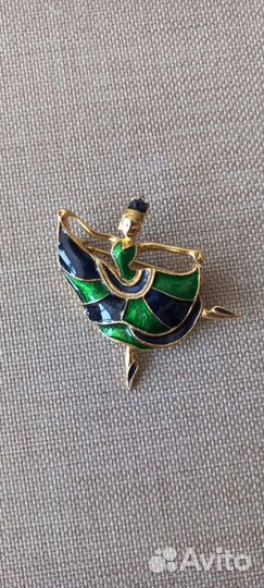 Брошь 