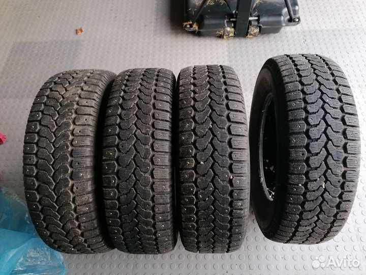 Yokohama Ice Guard Stud IG55 215/70 R16