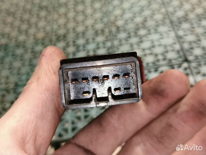 Kнопкa аваpийки Кia Маgеntis I