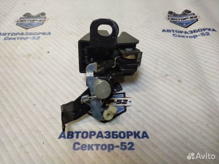 Замок багажника задний левый Volkswagen Caddy 3