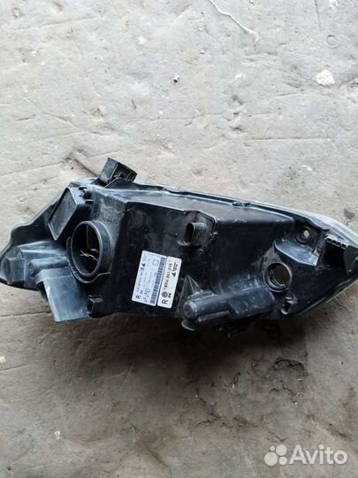 Фара правая Volkswagen Polo 2010-2015