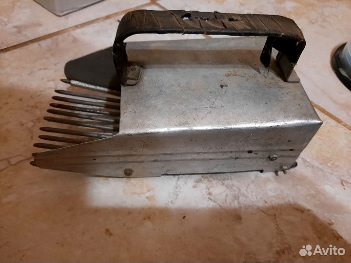 Комбайн для сбора ягод СССР