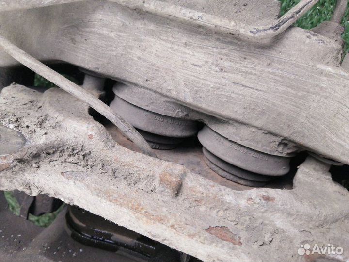 Суппорт тормозной передний Audi A8 D3 BFM 2004