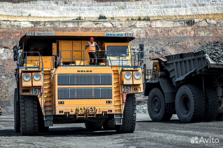 Водитель с опытом сочленённого самосвала