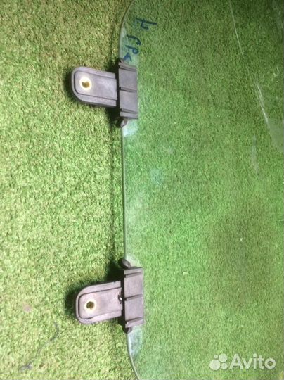 Стекло двери переднее левое Hyundai Starex H1