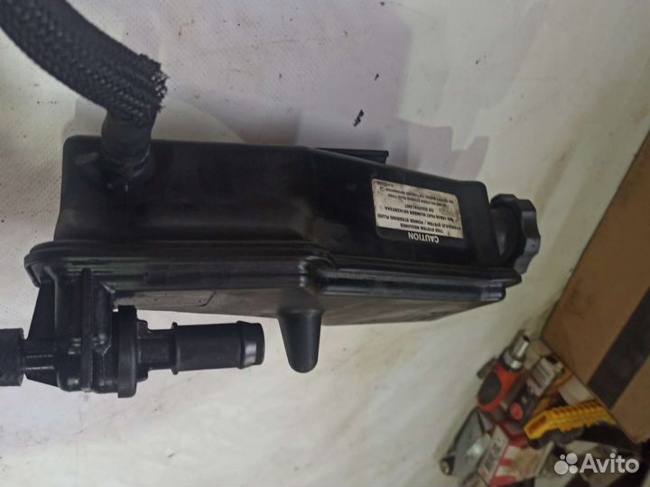 Бачок гидроусилителя Jeep Grand Cherokee WH/WK