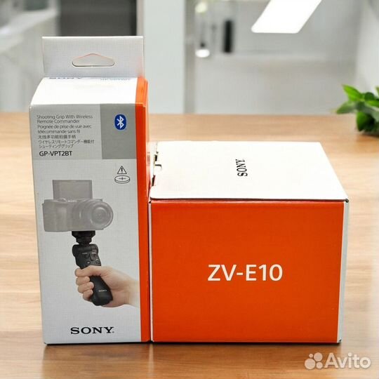 Sony ZV-E10 Kit+Sony GP-VPT2BT Новый