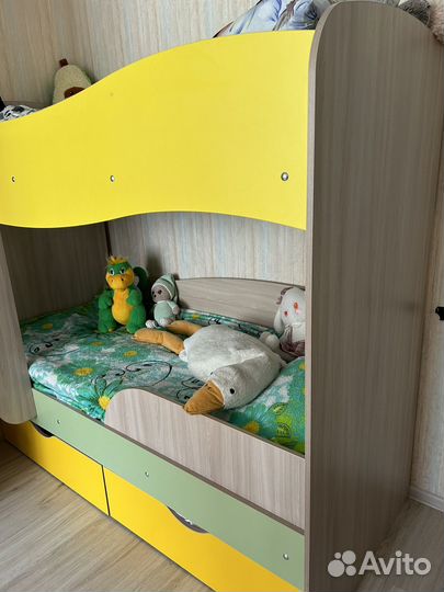 Двухъярусная кровать