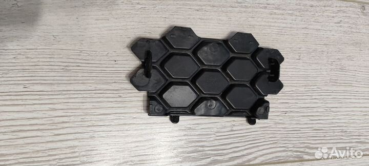 Заглушка переднего бампера