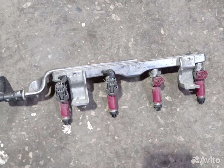 Форсунка,рампа топливная Mazda3 Z6