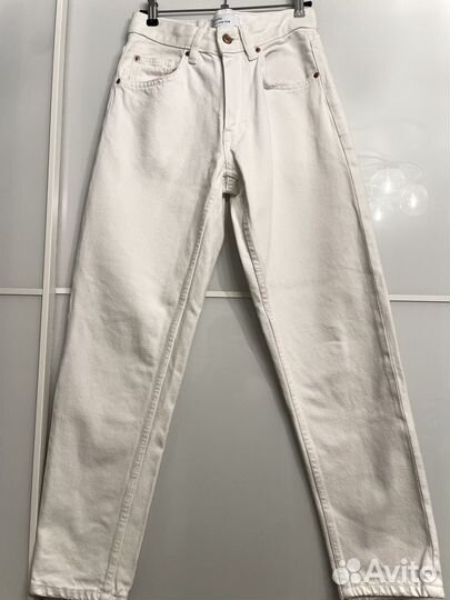 Джинсы белые Bershka