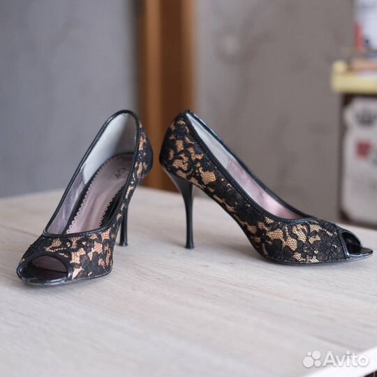 Туфли на высоком каблуке