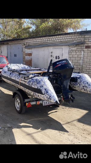 Лодка с мотором и прицепом