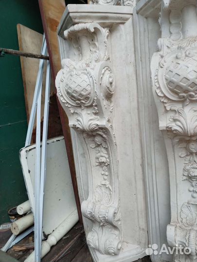 Колонна из гипса