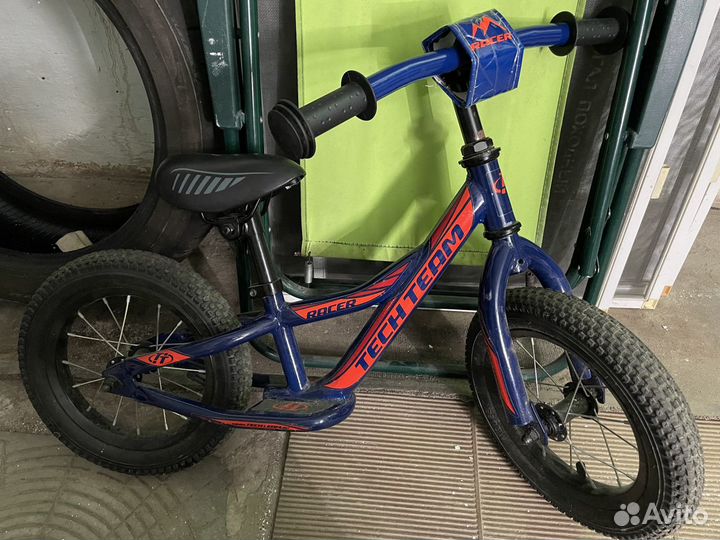 Продам беговел tech team racer