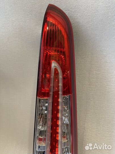 Фонарь задний правый Ford C-MAX