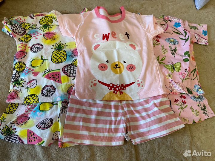 Костюмы для девочки новые и песочники