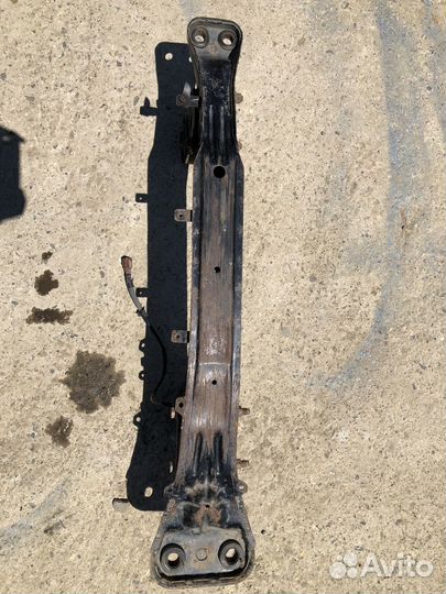 Балка продольная под двс. Nissan cefiro a33