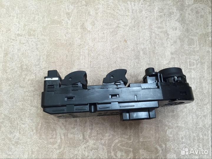 Блок управления стеклоподъемниками BMW E70