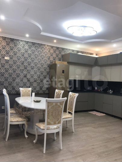 3-к. квартира, 80 м², 2/8 эт.