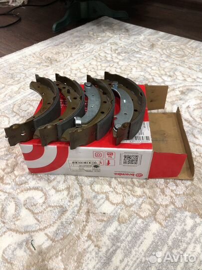 Тормозные колодки Brembo S61520