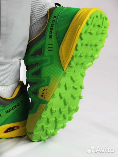 Кроссовки треккинговые