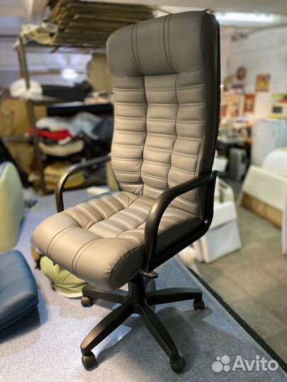 Офисное кресло