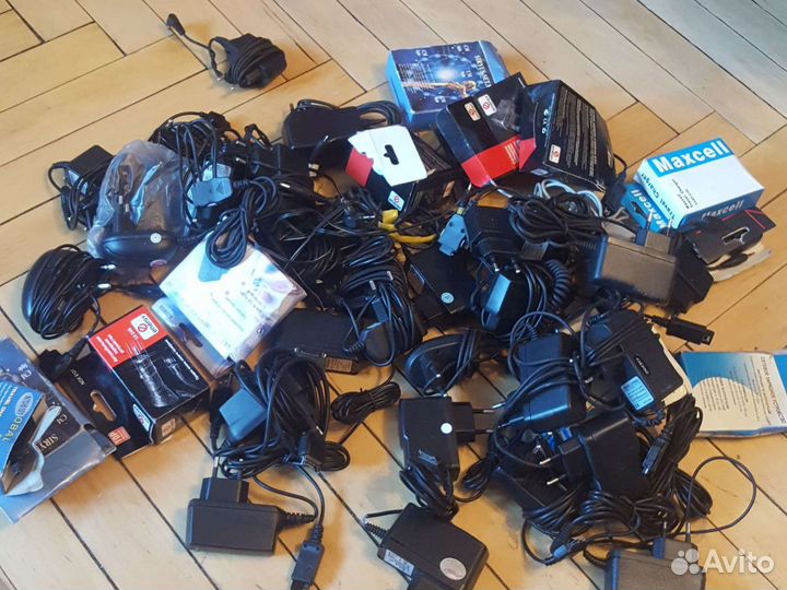 Зарядки старые для мобильных