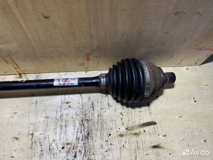Приводной вал правый Passat B8 1,4 бензин МКПП P63