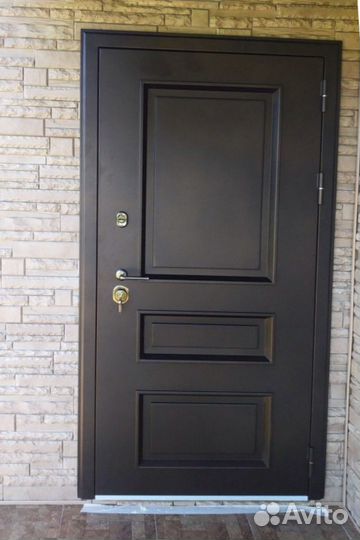 Уличная дверь